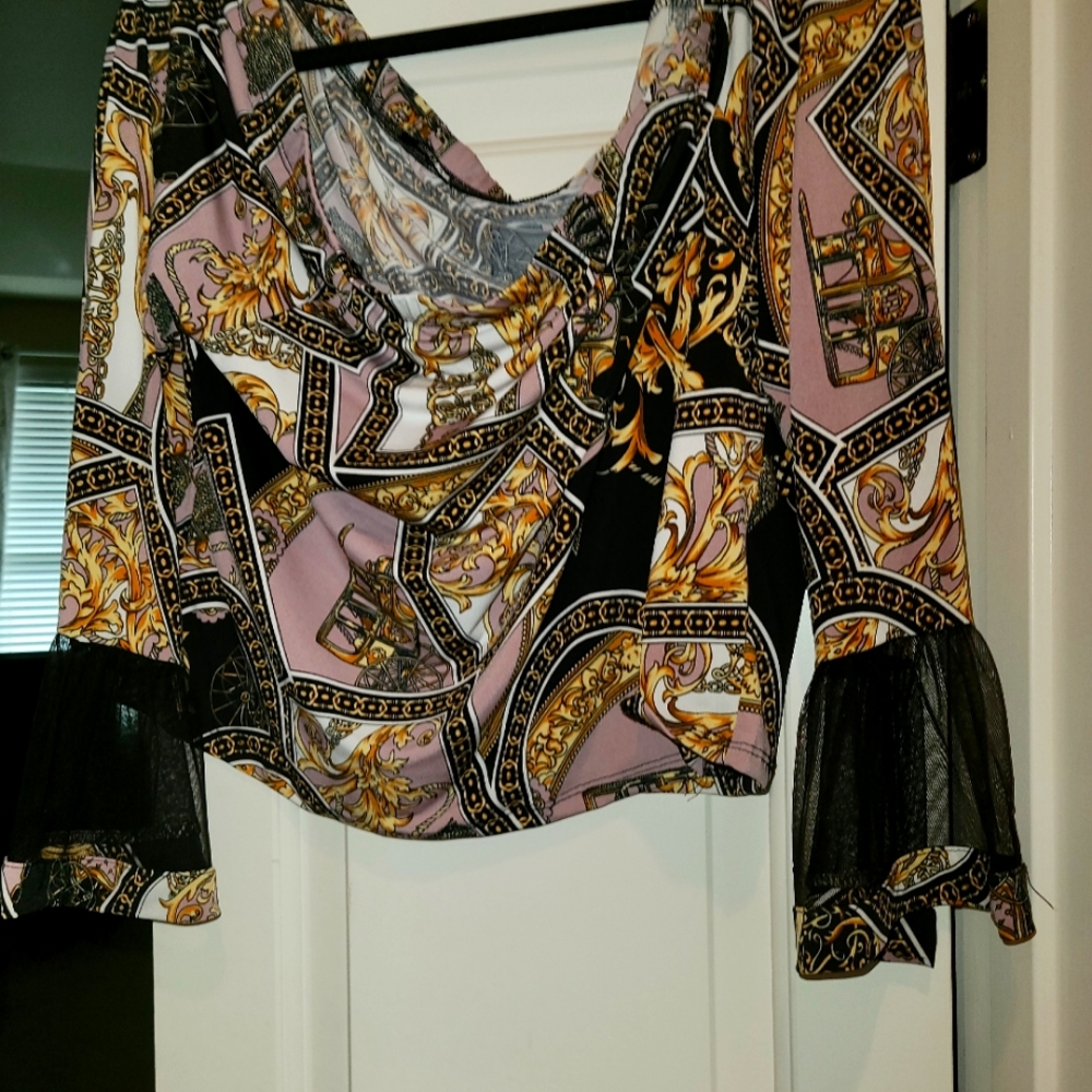 Never Worn only tried on Fashion Nova off Shoulder Top